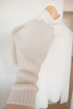 Load image into Gallery viewer, Fitted Cashmere Knit Pullover