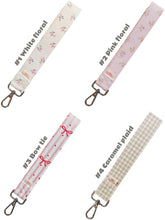 Load image into Gallery viewer, Wristlet Keychain