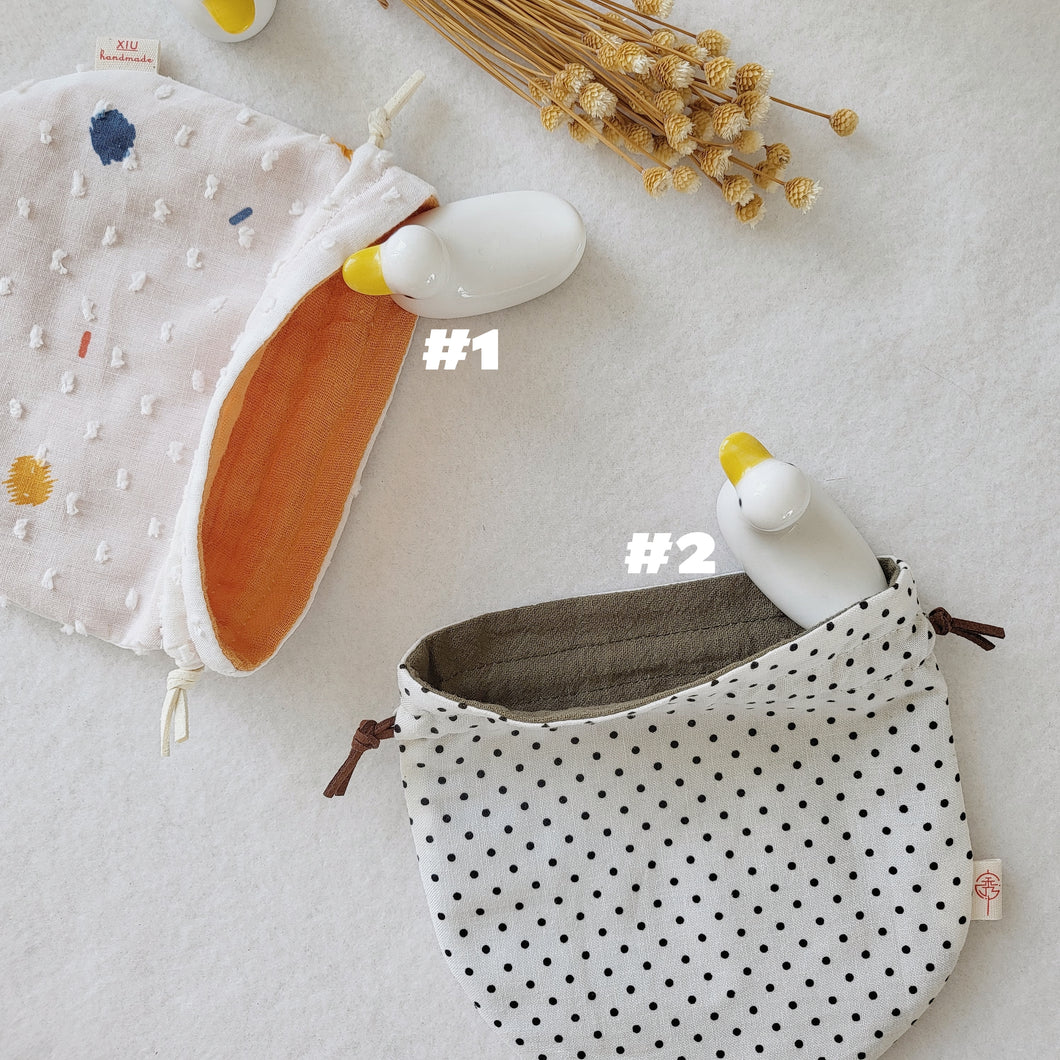 Round drawsting pouch
