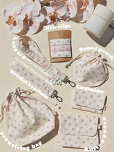 Load image into Gallery viewer, White Floral Gift pack
