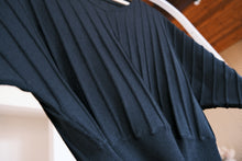 Load image into Gallery viewer, V-Neck Ribbed Short Sleeve Knit Top
