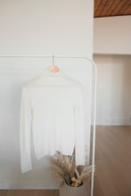 Load image into Gallery viewer, Fitted Cashmere Knit Pullover
