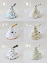 Load image into Gallery viewer, Triangle Pot Holders | set of 2
