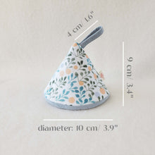 Load image into Gallery viewer, Triangle Pot Holders | set of 2
